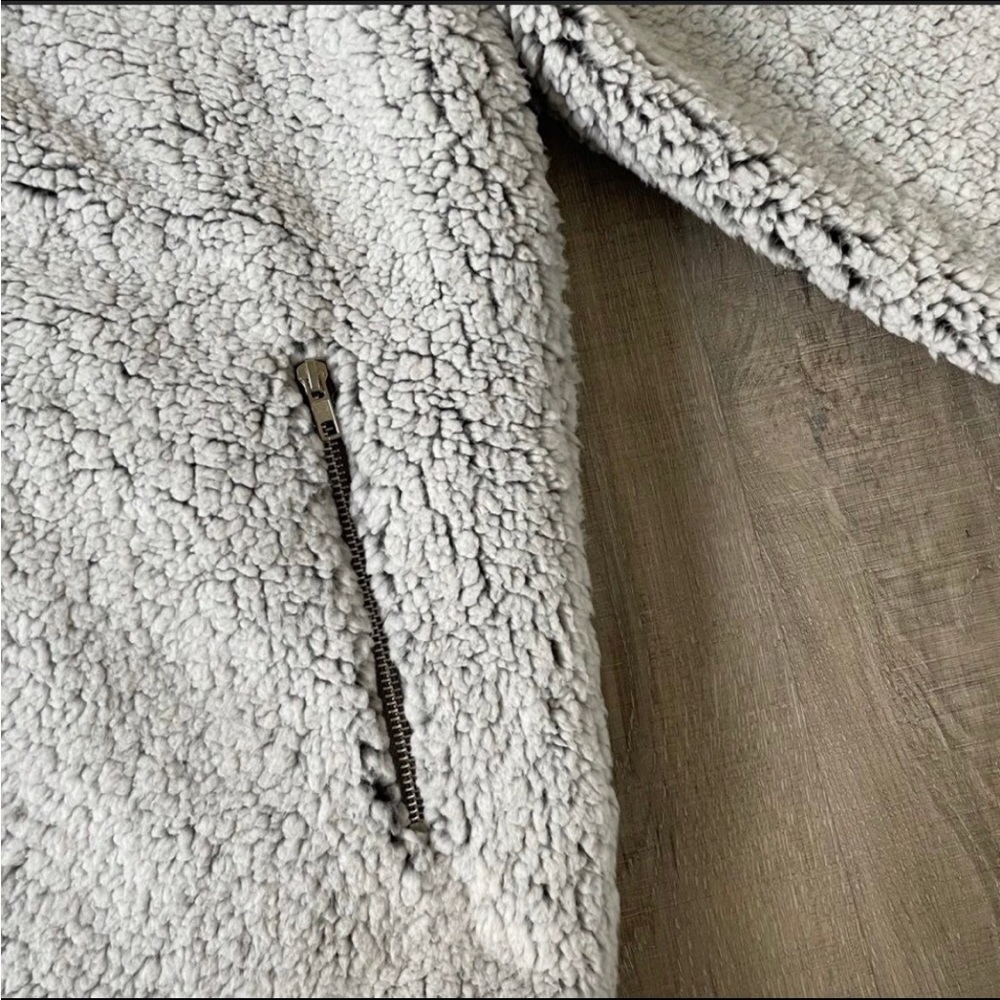 Sherpa Jacket - Picture 2 of 6